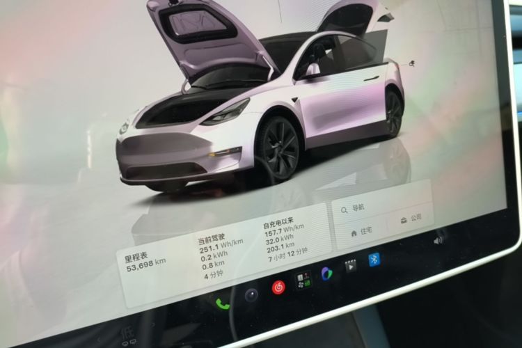 Tesla Model Y 2024 immagine di auto #12
