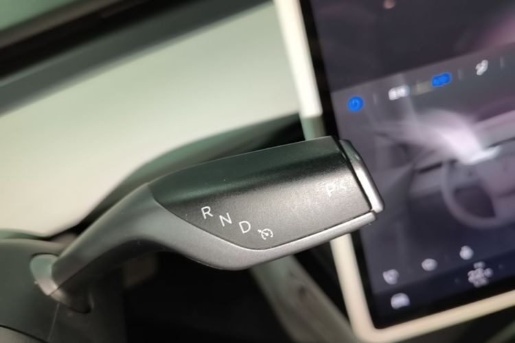 Tesla Model 3 2023 immagine di auto #14