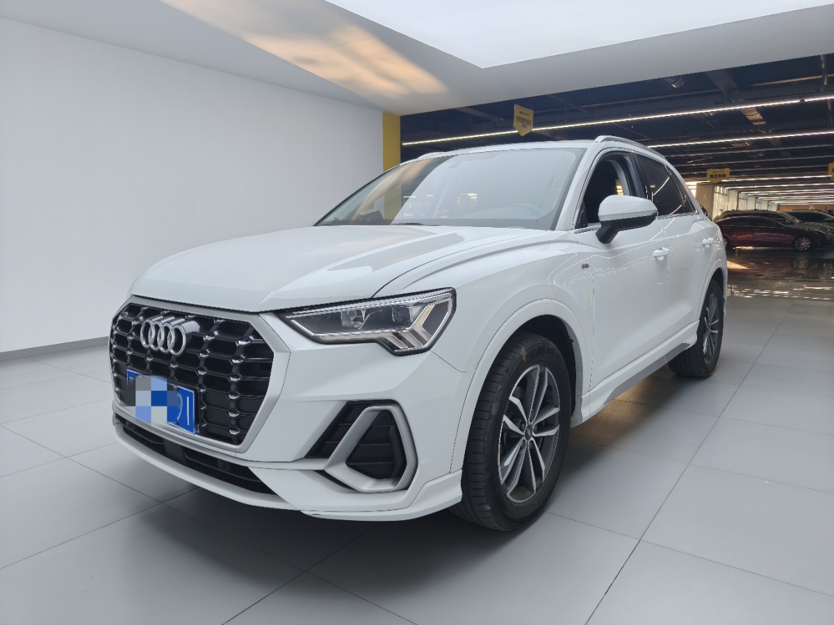 Audi Q3 2022 Audi Q3 2022 car image