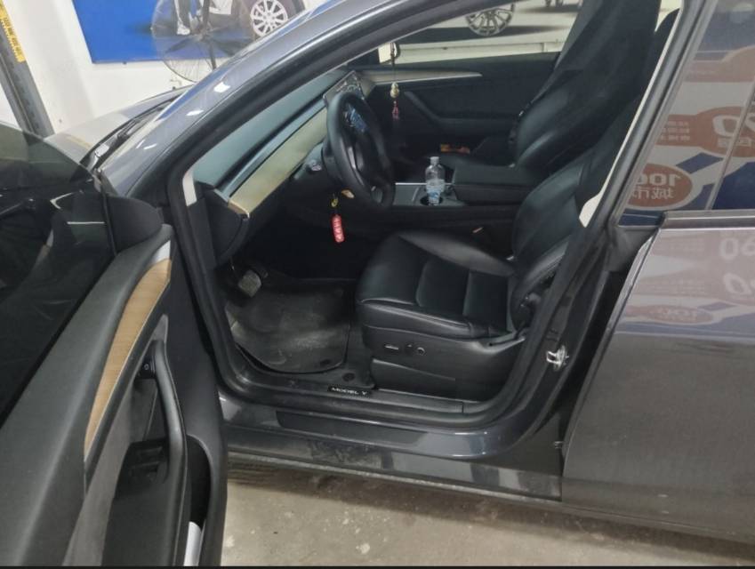 Tesla Model Y 2021 car image #3