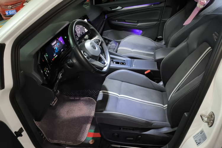 Volkswagen Golf 2022 car image #15