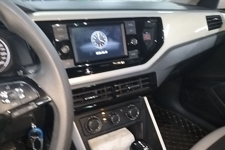 Volkswagen Polo 2021 car image #13