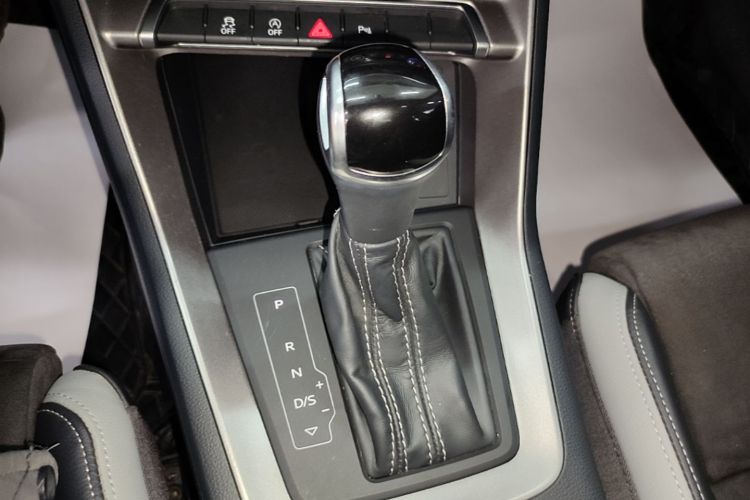 Audi Q3 2021 car image #14