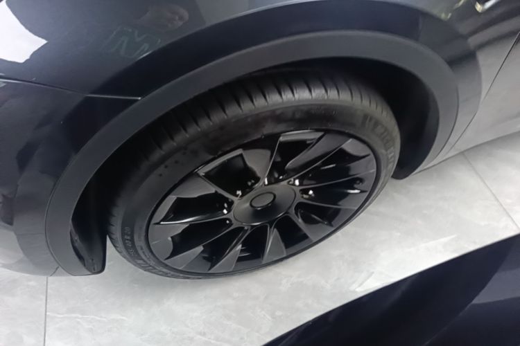 Tesla Model Y 2024 #9 Tesla Model Y 2024 car image #9