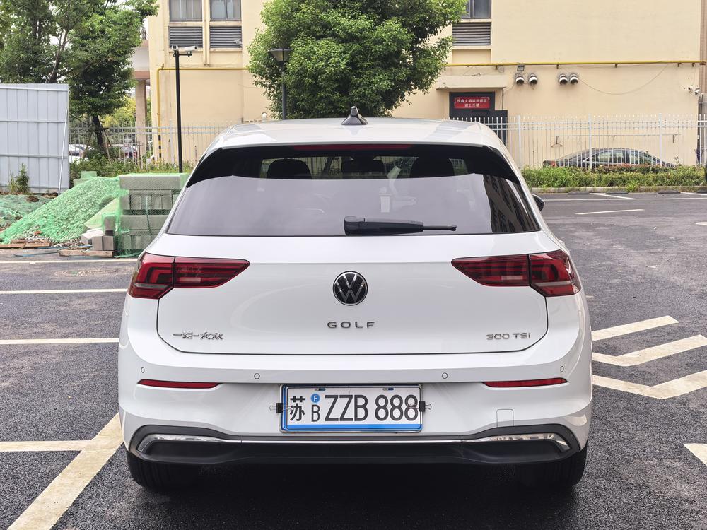 Volkswagen Golf 2025 car image #6