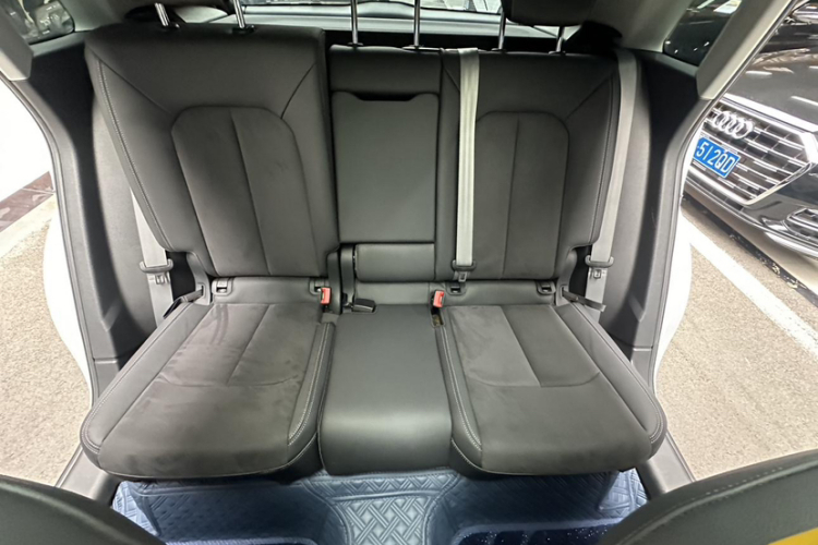 Audi Q3 2022 car image #20