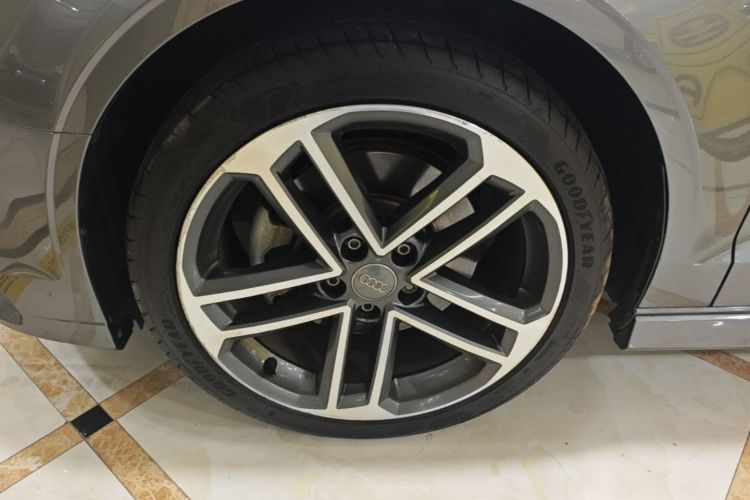 Audi A3 2018 car image #9