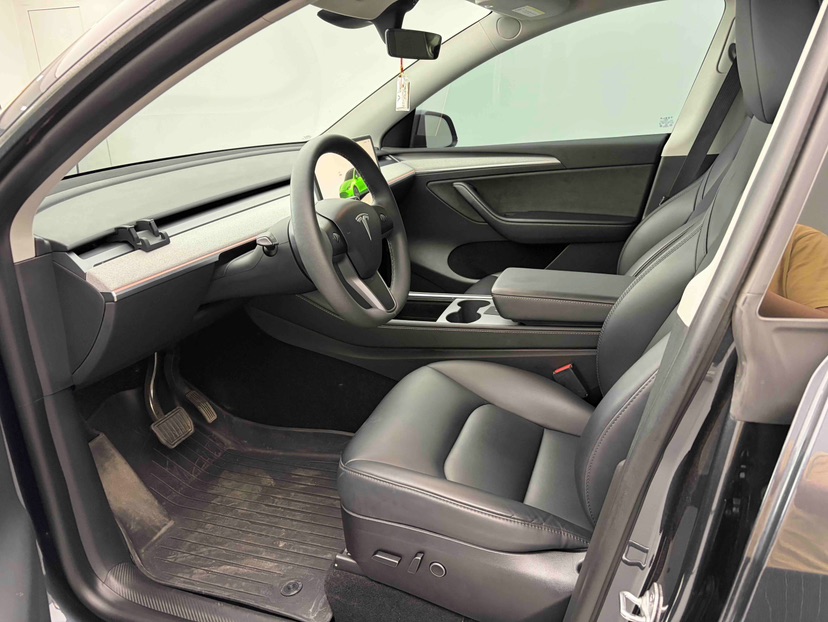 Tesla Model Y 2024 car image #4