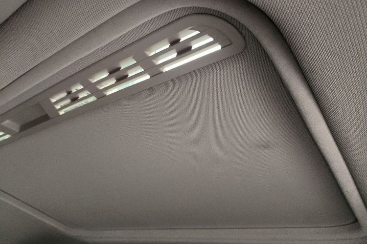 BMW 3 Series 2019 car image #20