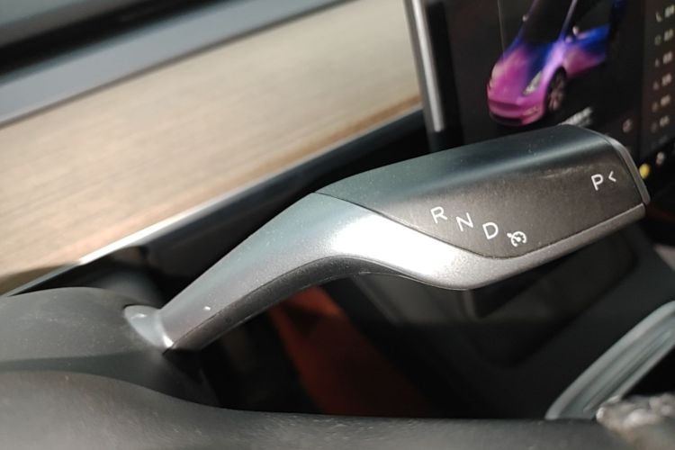 Tesla Model Y 2022 #18 Tesla Model Y 2022 car image #18