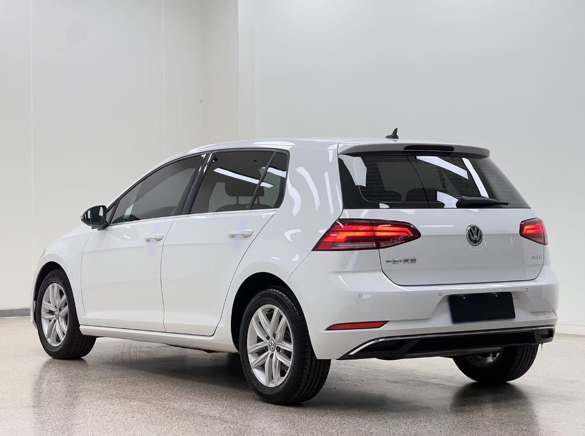 Volkswagen Golf 2019 car image #9