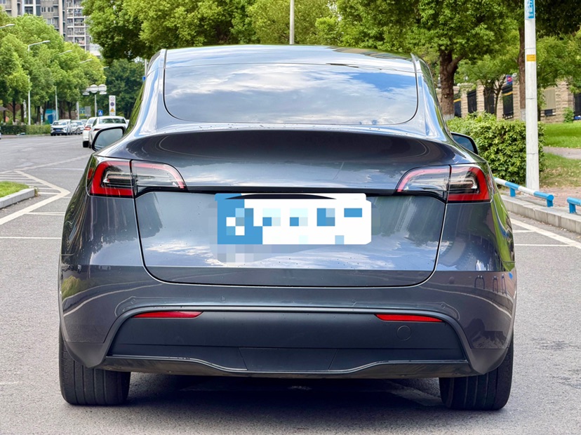Tesla Model Y 2023 #5 Tesla Model Y 2023 car image #5