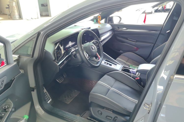 Volkswagen Golf 2023 car image #17