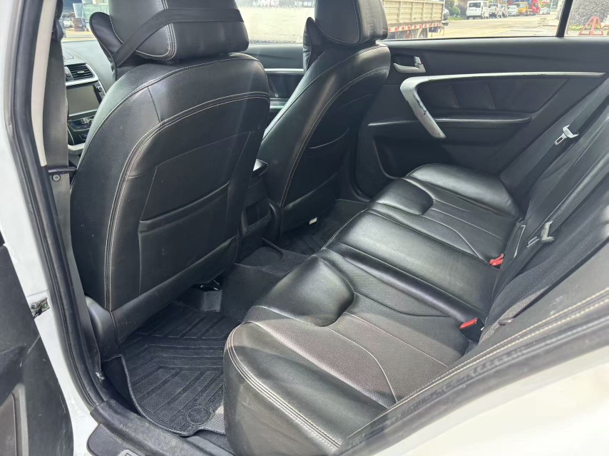 GEELY Emgrand 2015 #8 GEELY Emgrand 2015 car image #8