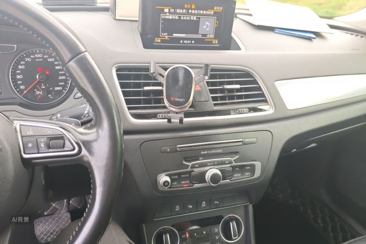 Audi Q3 2016 car image #15