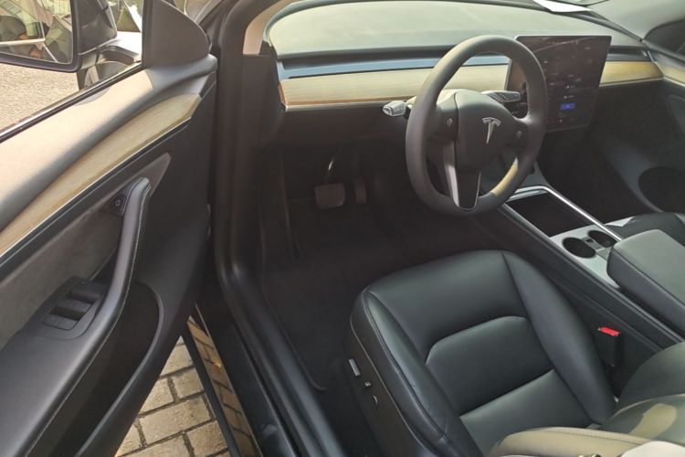 Tesla Model Y 2021 #12 Tesla Model Y 2021 car image #12