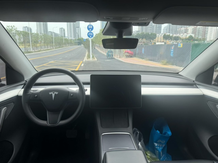 Tesla Model Y 2023 #7 Tesla Model Y 2023 car image #7