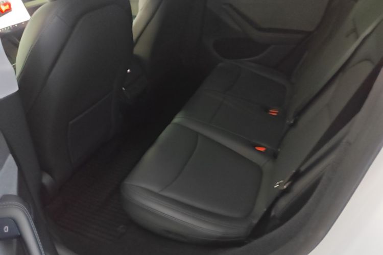 Tesla Model Y 2025 #17 Tesla Model Y 2025 immagine di auto #17