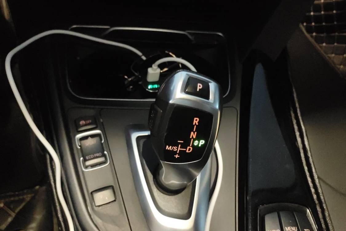 BMW 3 Series 2017 immagine di auto #27