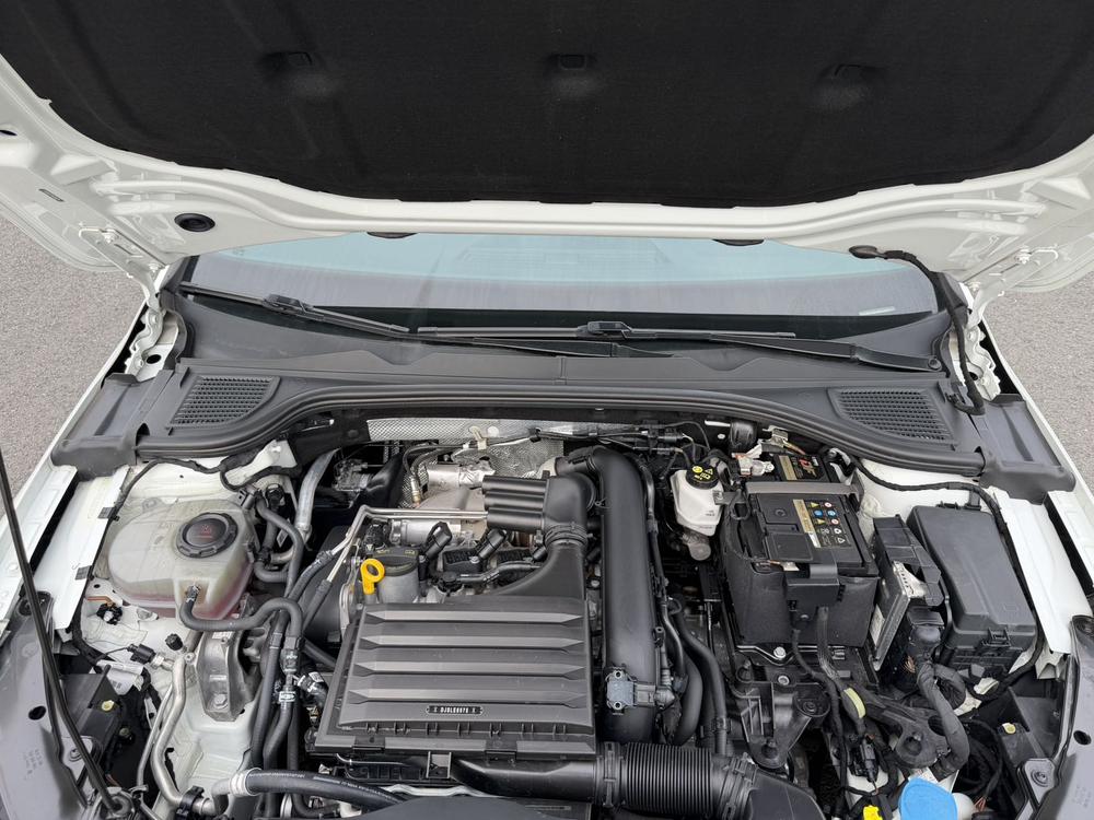 Volkswagen Golf 2022 car image #6