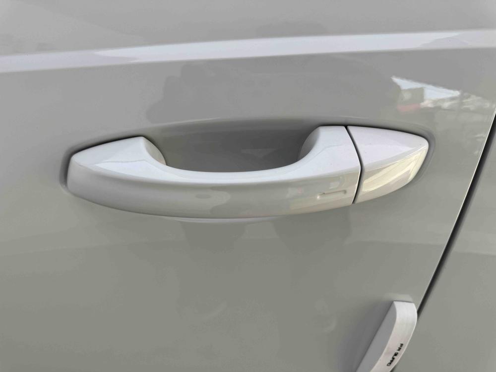 Audi Q3 2022 car image #22