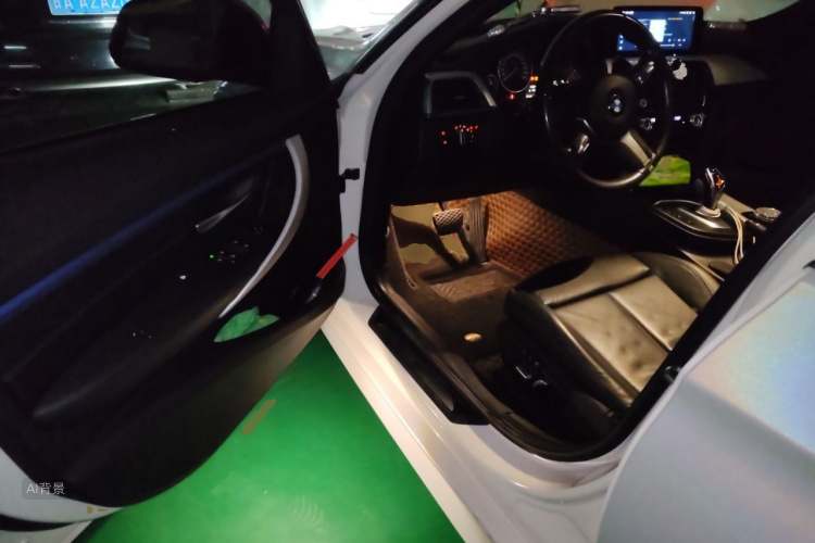 BMW 3 Series 2018 car image #18