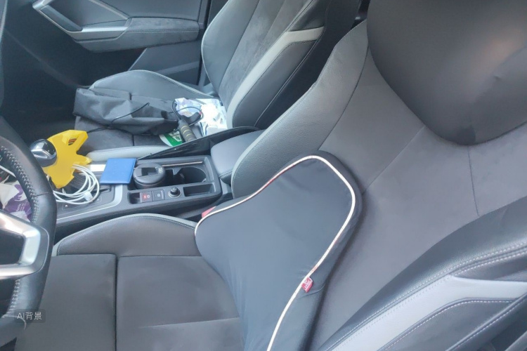 Audi Q3 2019 car image #17