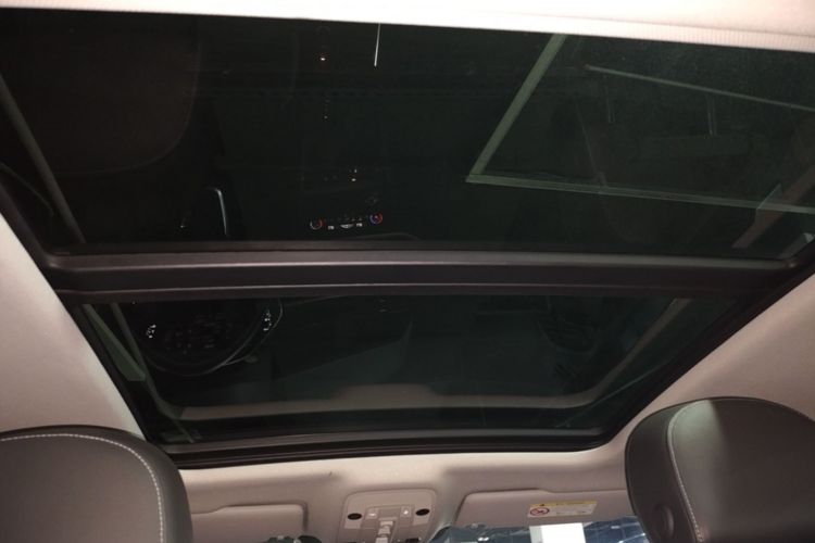 Audi Q3 2021 car image #18