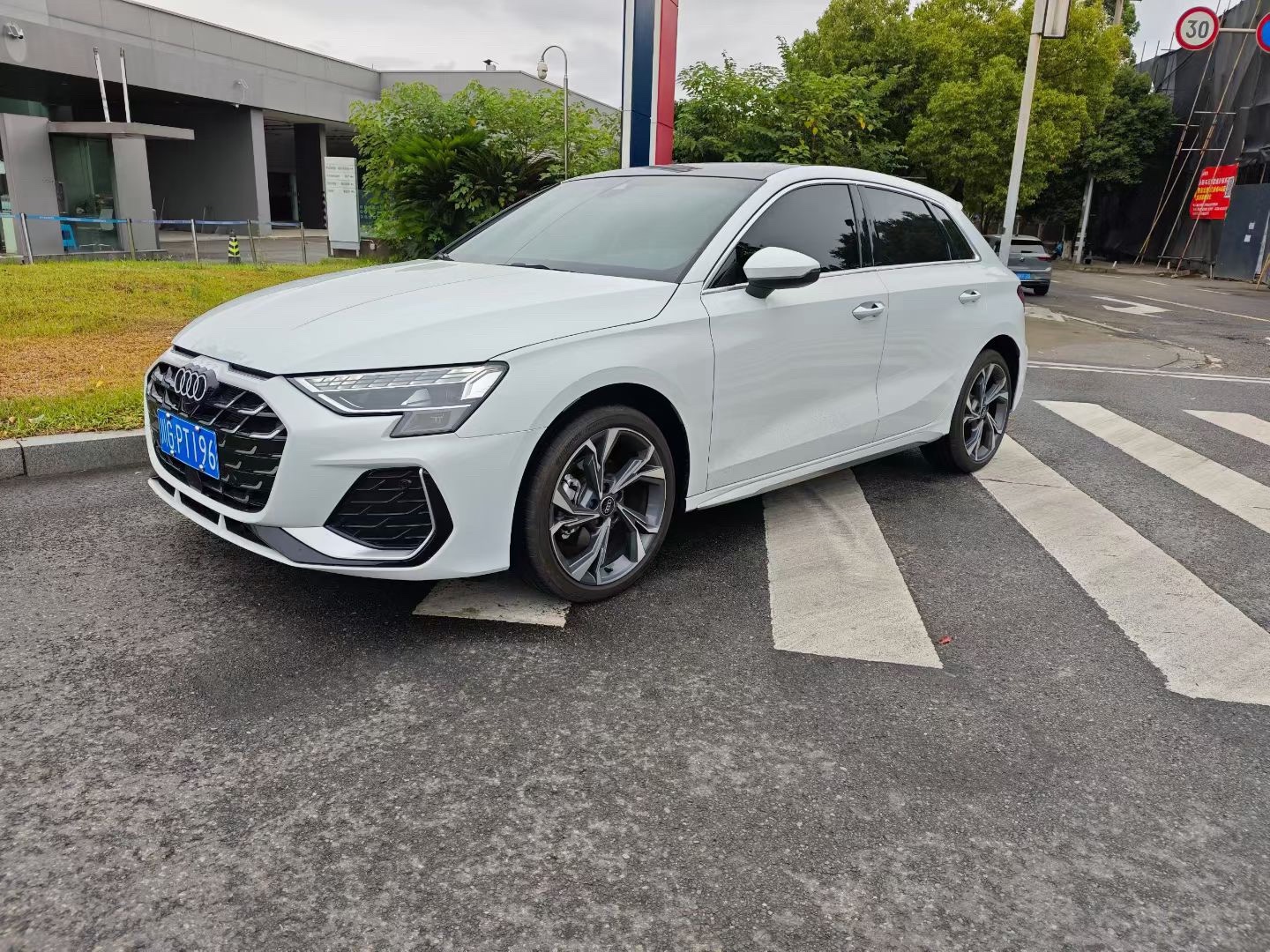 2025 2025 car image