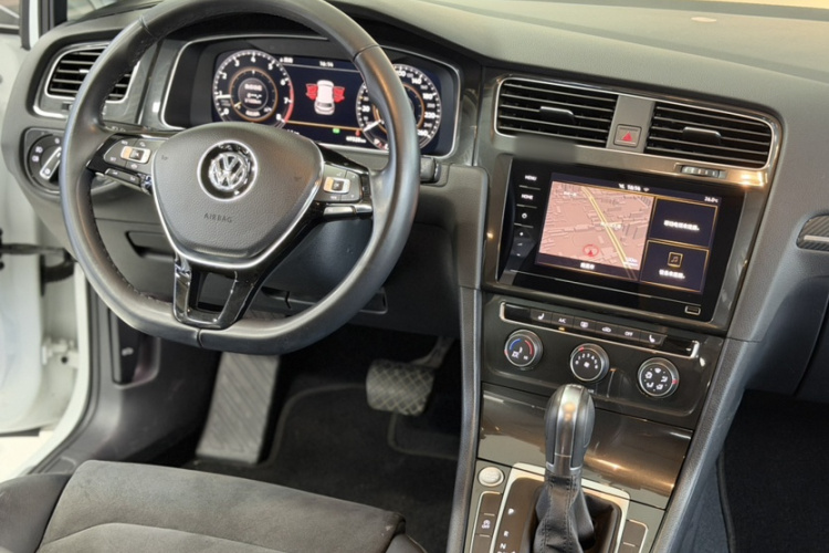 Volkswagen Golf 2020 #14 Volkswagen Golf 2020 car image #14