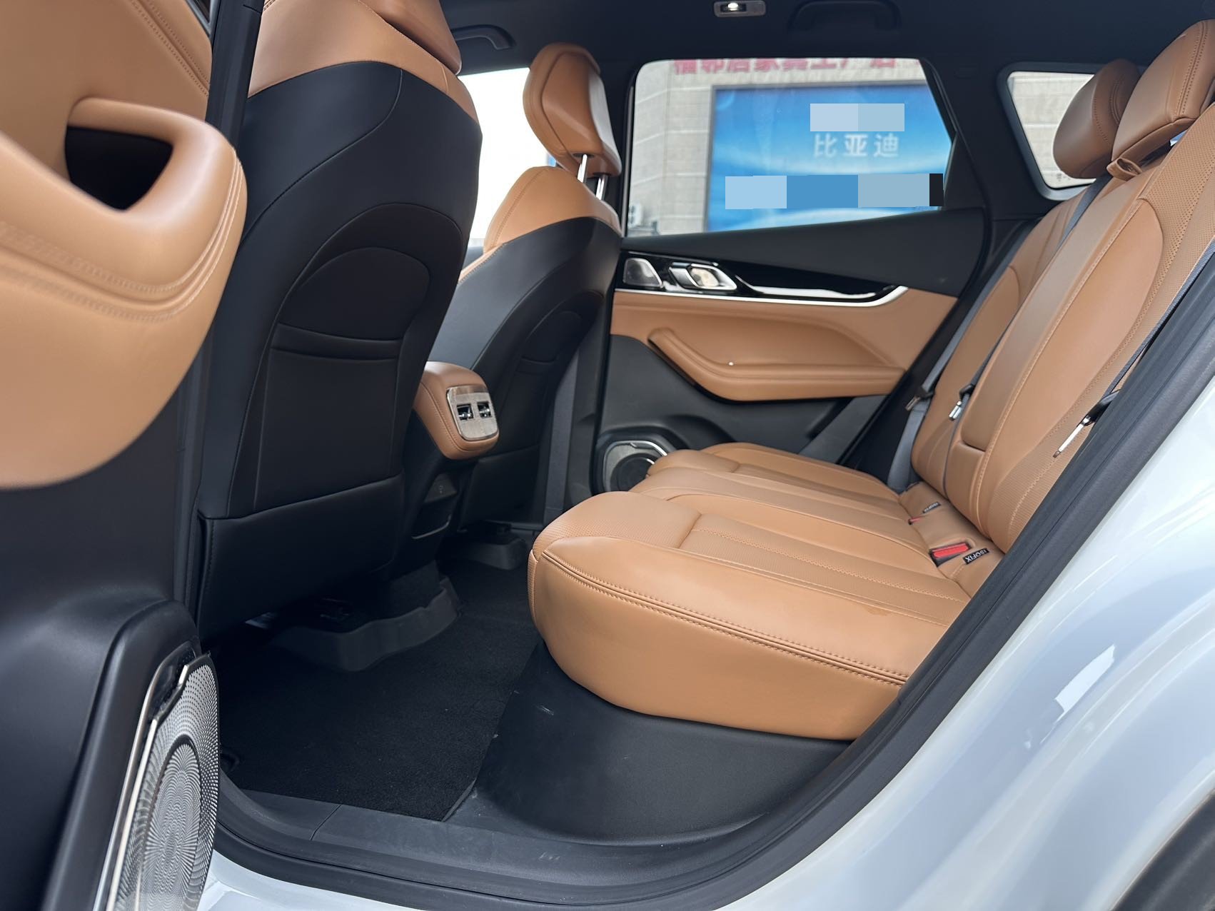 GEELY Boyue L 2025 immagine di auto #6