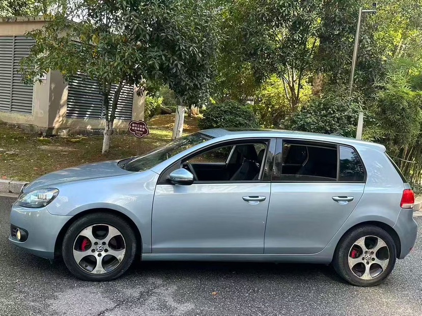 Volkswagen Golf 2010 car image #4