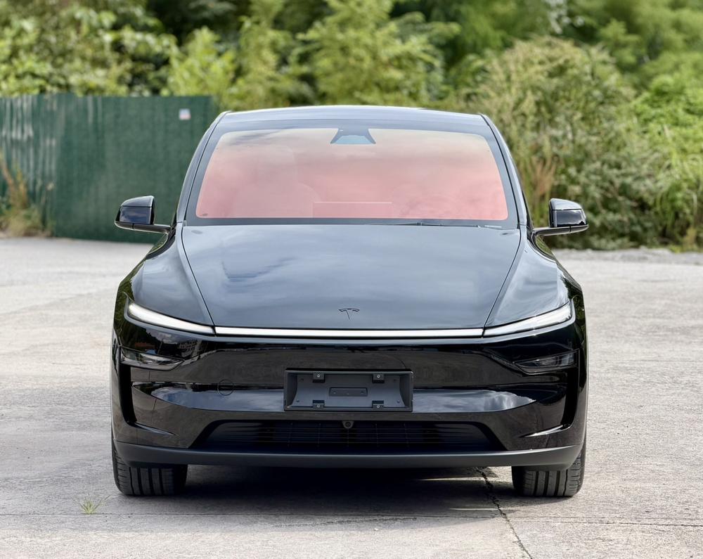 Tesla Model Y 2026 #2 Tesla Model Y 2026 car image #2