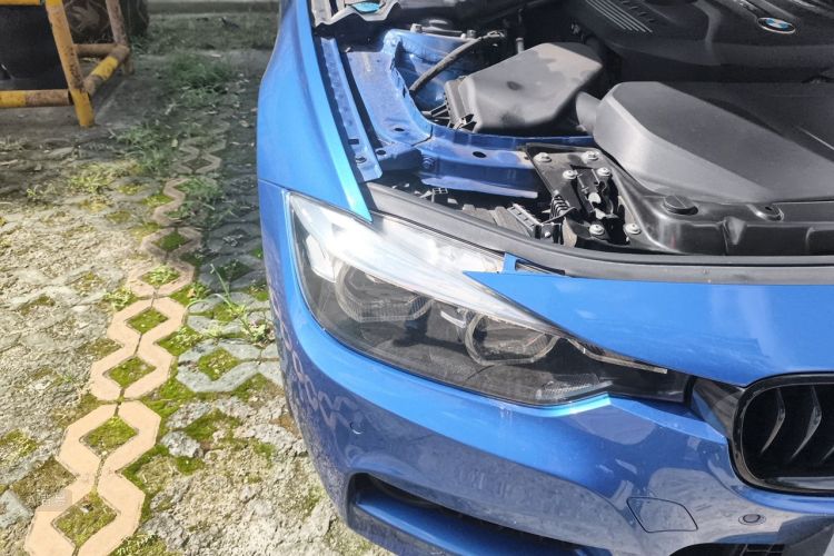 BMW 3 Series 2018 car image #8