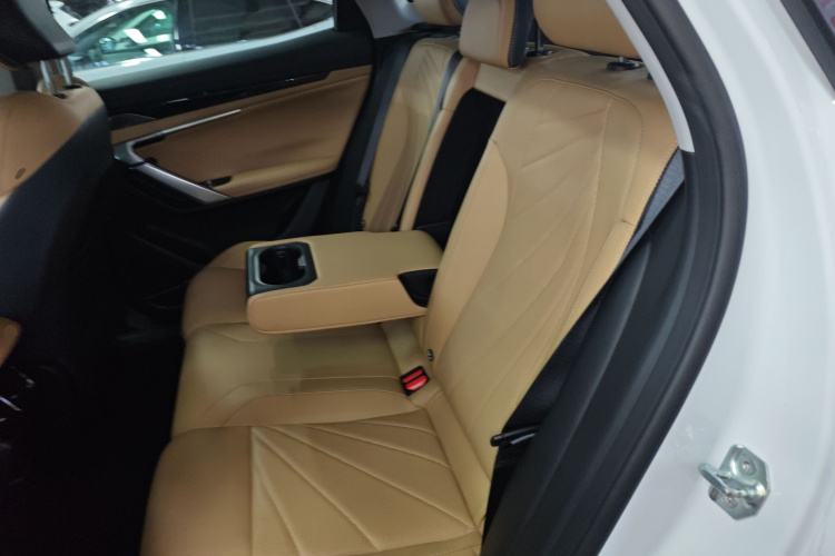 GEELY Boyue L 2026 image de voiture #17