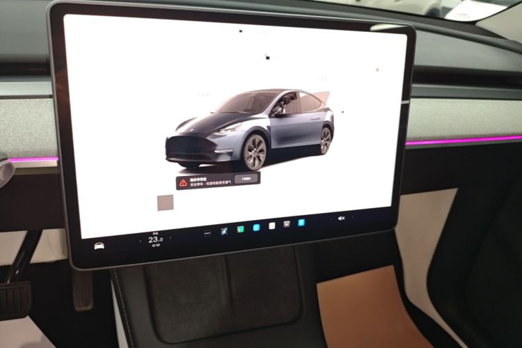 Tesla Model Y 2024 car image #13
