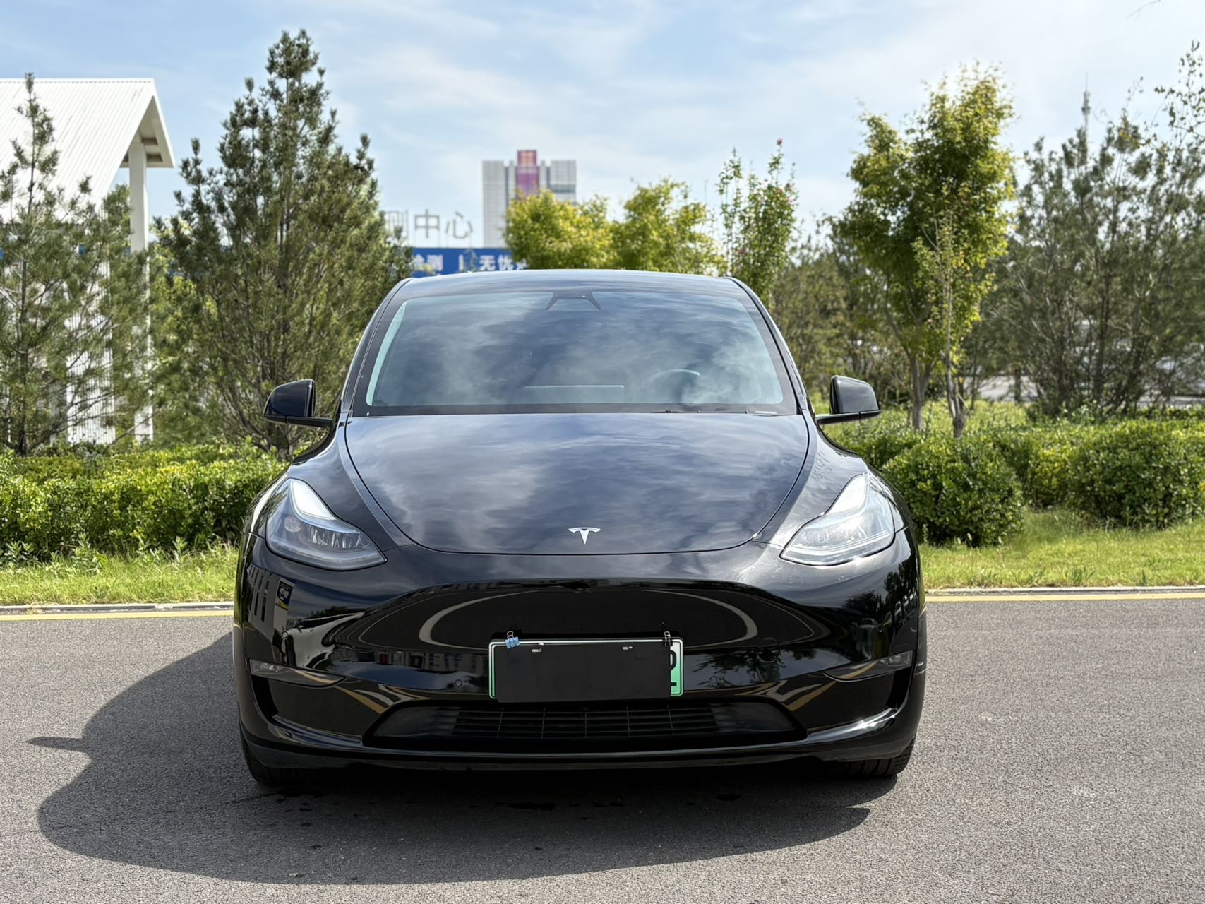 Tesla Model Y 2022 #2 Tesla Model Y 2022 car image #2