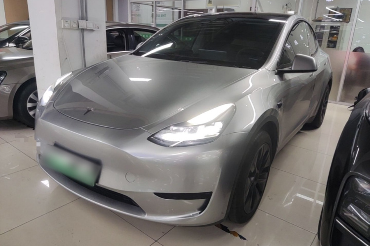 Tesla Model Y 2024 #2 Tesla Model Y 2024 car image #2