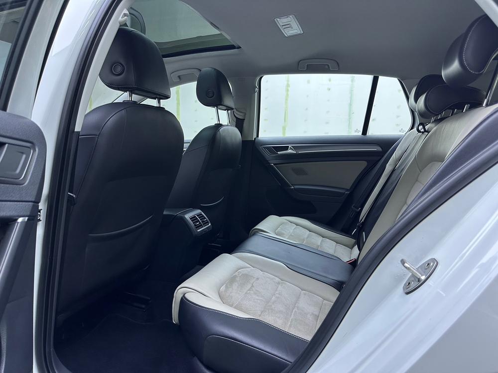 Volkswagen Golf 2017 car image #12