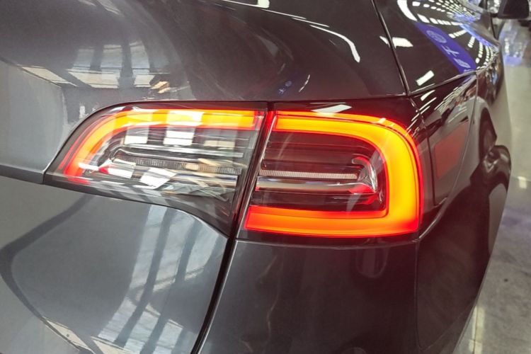 Tesla Model Y 2024 #8 Tesla Model Y 2024 car image #8