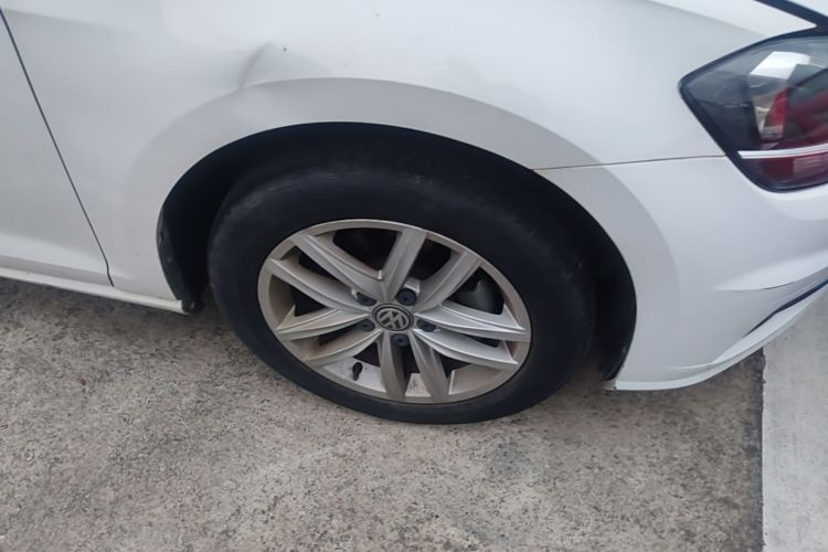 Volkswagen Golf 2019 car image #9