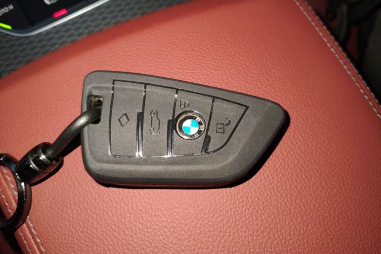 BMW 3 Series 2023 #9 BMW 3 Series 2023 car image #9