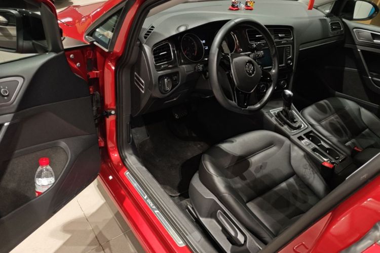 Volkswagen Golf 2017 car image #18