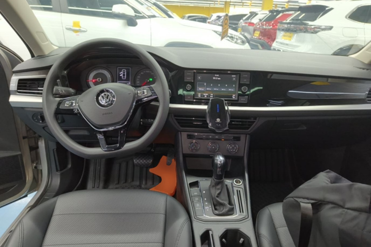 Volkswagen Lavida 2018 car image #11