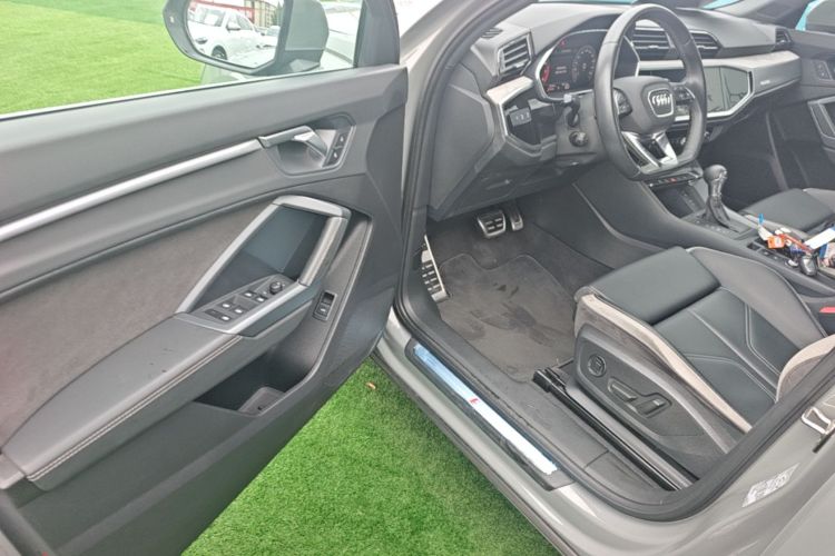 Audi Q3 2023 car image #18
