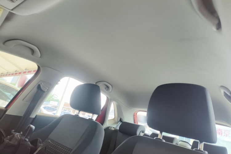 Volkswagen Polo 2015 car image #21