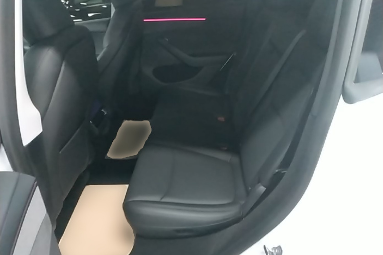 Tesla Model Y 2025 #17 Tesla Model Y 2025 car image #17