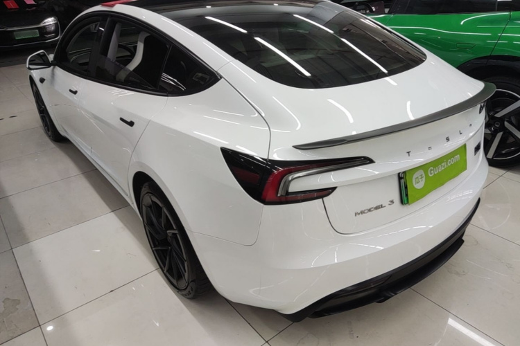 Tesla Model 3 2024 immagine di auto #5