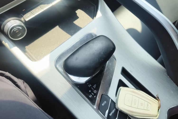 GEELY Coolray 2022 immagine di auto #14