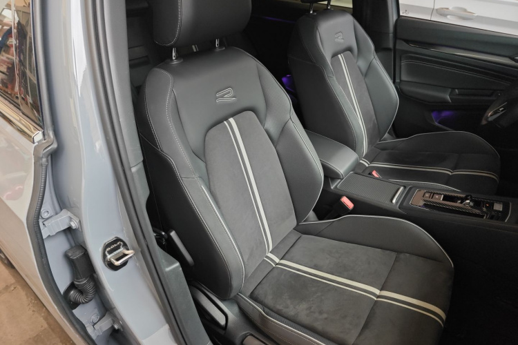Volkswagen Golf 2021 car image #24